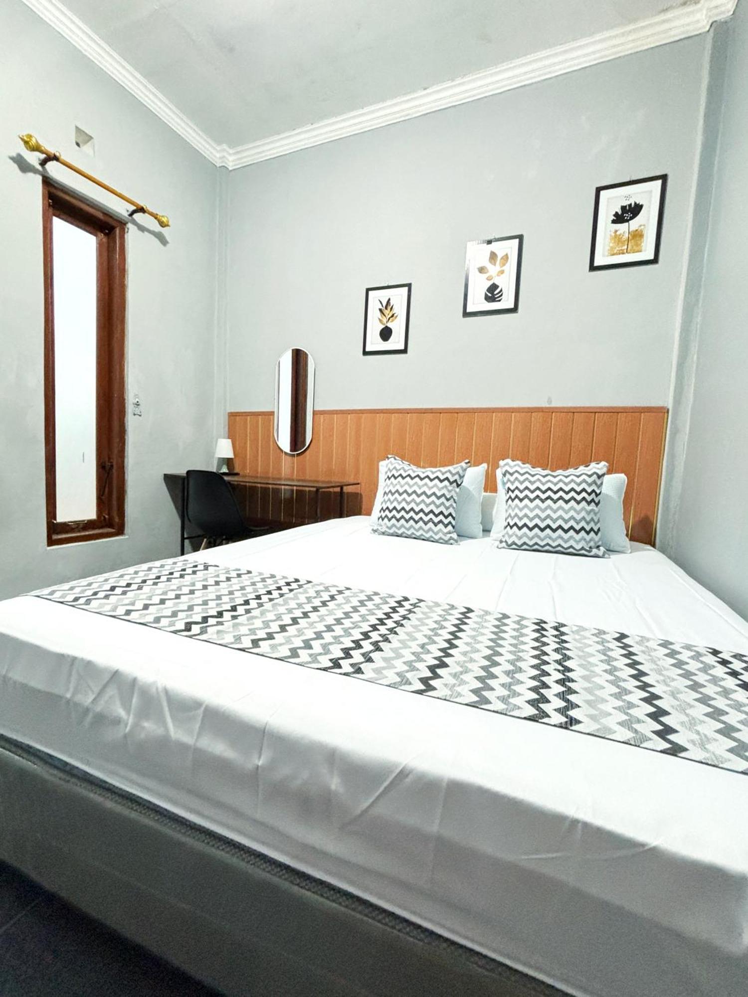 Jogja Day Inn Yogyakarta Exterior photo