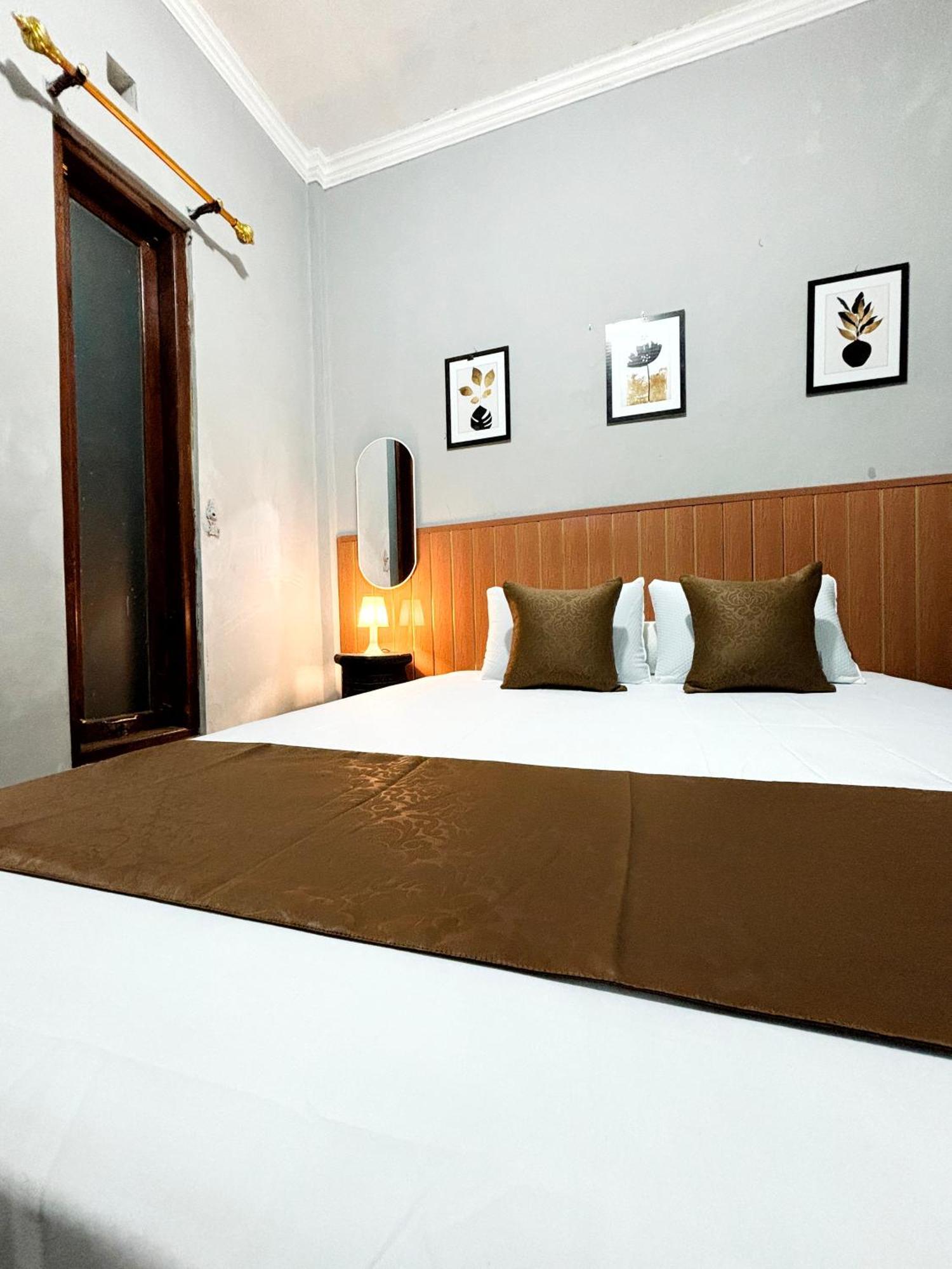 Jogja Day Inn Yogyakarta Exterior photo