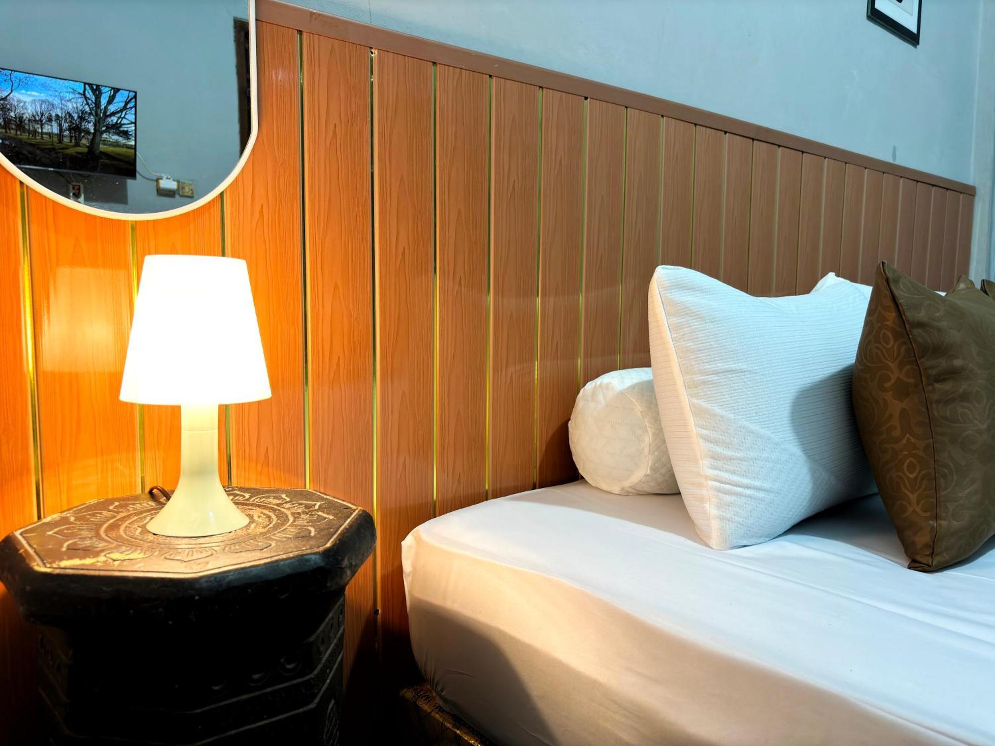 Jogja Day Inn Yogyakarta Exterior photo