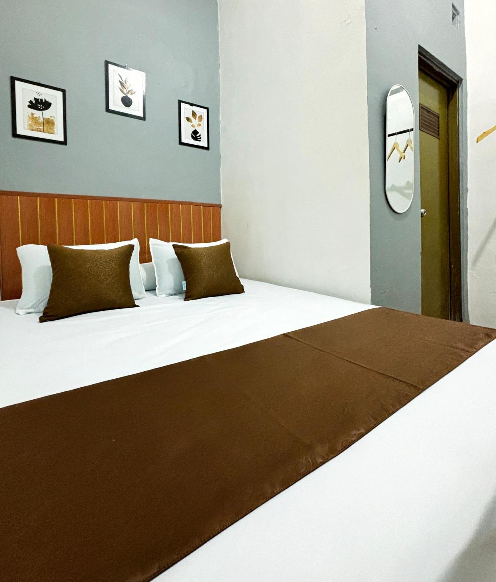 Jogja Day Inn Yogyakarta Exterior photo